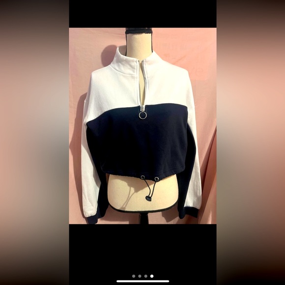 Sold!!!  ⭐️ white and blue Crop top forever21 pull over size large - Picture 3 of 3